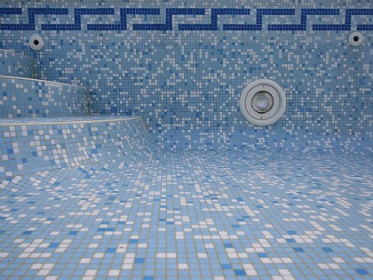 Düse am Schwimmbeckenboden